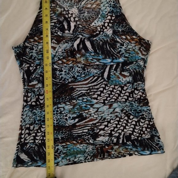 Milano Sleeveles Ruffle V-neck Large Top - Picture 2 of 5